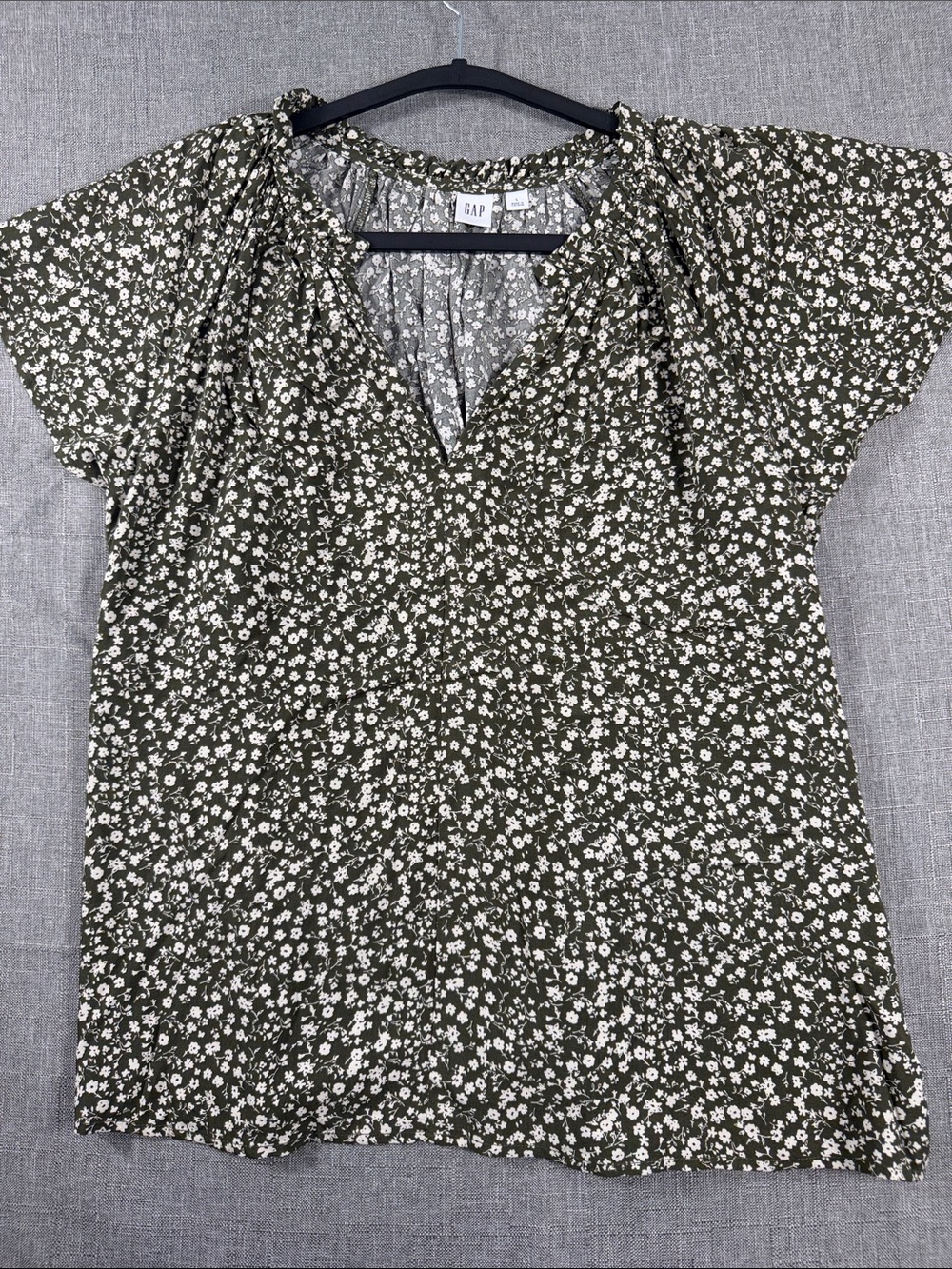 GAP Olive Floral Split Neck Ruffle Short Sleeve Blouse